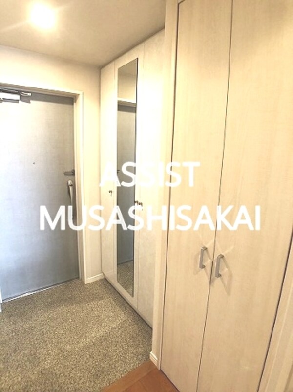 玄関(室内写真：設備同仕様の参考写真です)