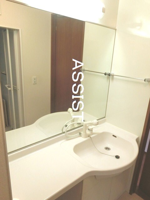 物件内観写真7　(写真：設備同仕様の別号室です)