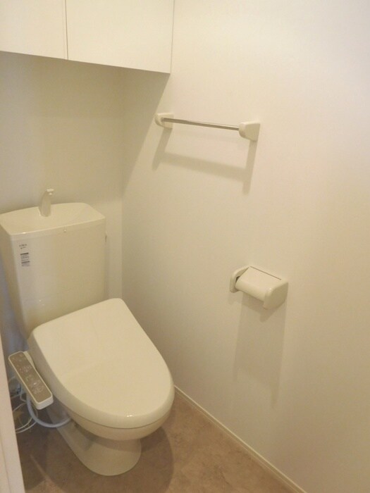 物件内観写真10　(写真：設備同仕様の別号室です)