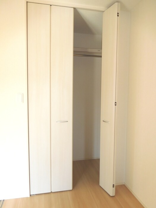 物件内観写真13　(写真：設備同仕様の別号室です)