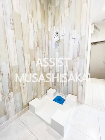 物件内観写真9　(写真：設備同仕様の別号室です)