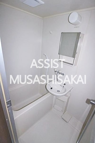 物件内観写真5　(写真：設備同仕様の別号室です)