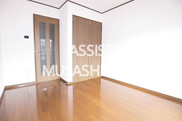 物件内観写真8　(写真：設備同仕様の別号室です)