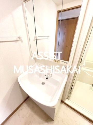 物件内観写真8　(写真：設備同仕様の別号室です)