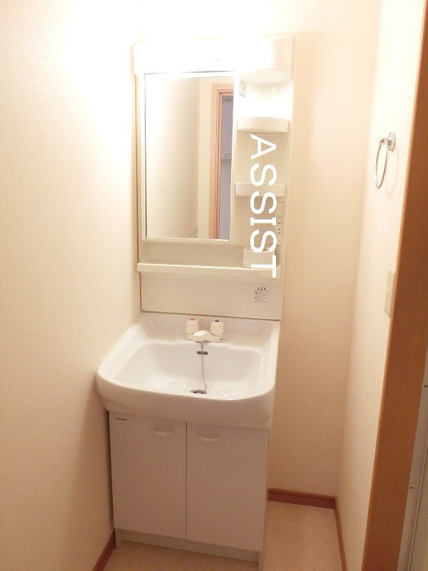 物件内観写真8　(写真：設備同仕様の別号室です)