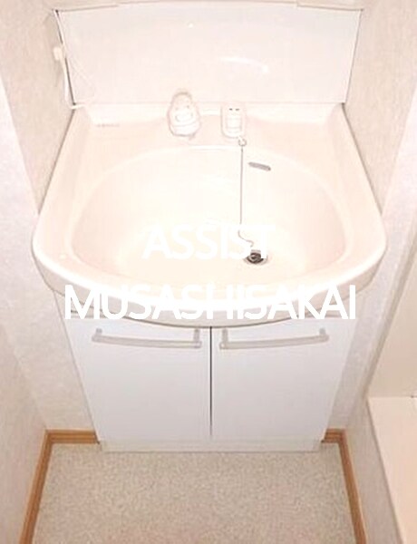 物件内観写真6　(写真：設備同仕様の別号室です)