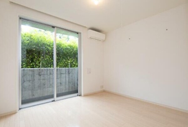 居室(写真：設備同仕様の参考写真です)