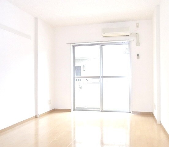 物件内観写真9　(写真：設備同仕様の別号室です)