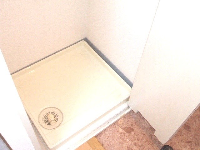 物件内観写真11　(写真：設備同仕様の別号室です)