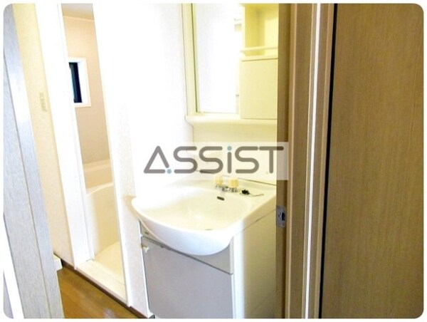 独立洗面台(写真：設備同仕様の別号室です)