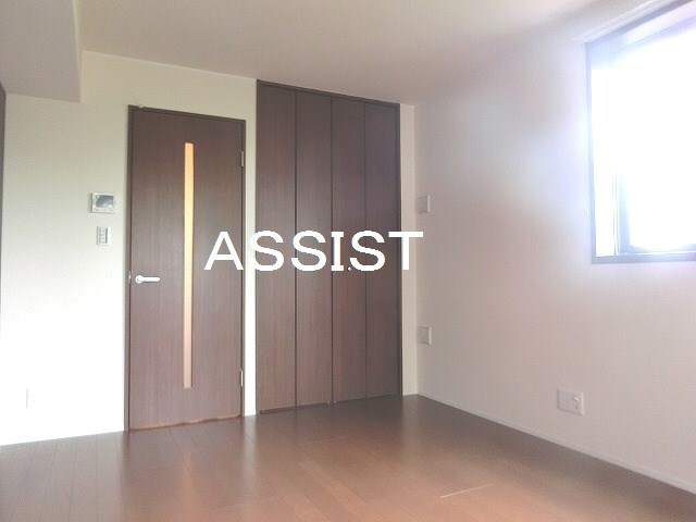 物件内観写真5　(写真：設備同仕様の別号室です)