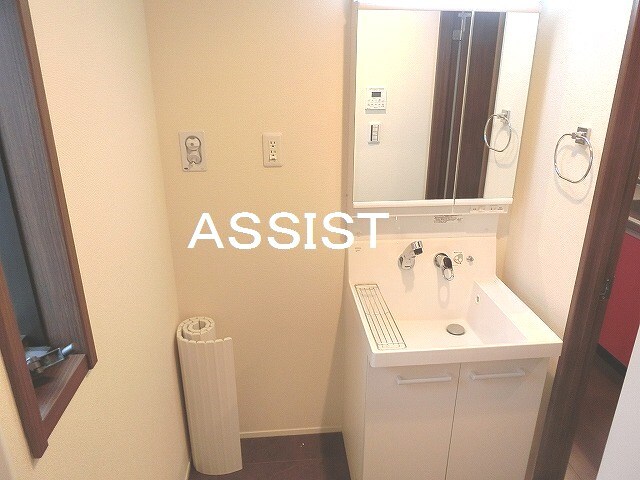 物件内観写真8　(写真：設備同仕様の別号室です)