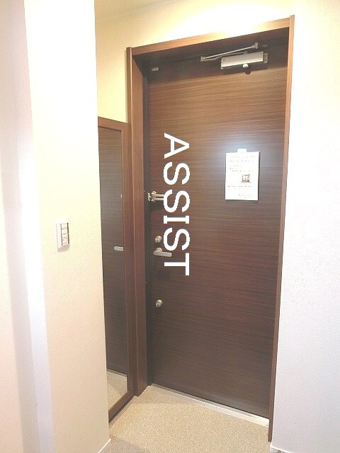 物件内観写真13　(写真：設備同仕様の別号室です)