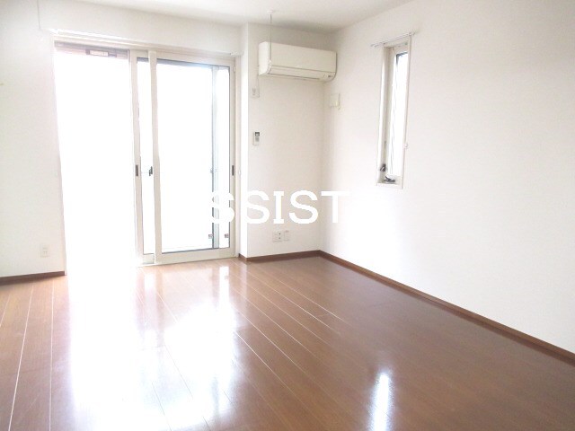 物件内観写真10　(写真：設備同仕様の別号室です)