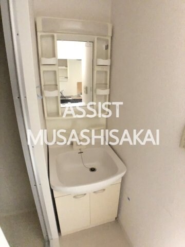 物件内観写真8　(写真：設備同仕様の別号室です)