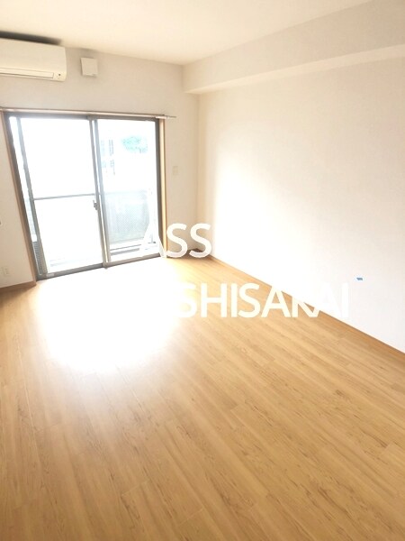 物件内観写真11　(写真：設備同仕様の別号室です)