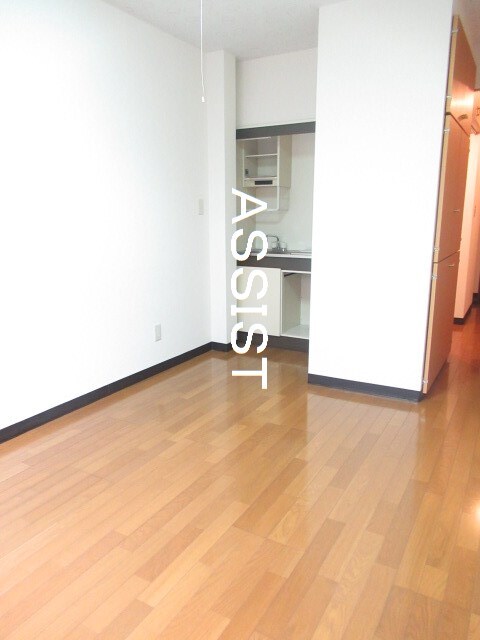 物件内観写真11　(写真：設備同仕様の別号室です)