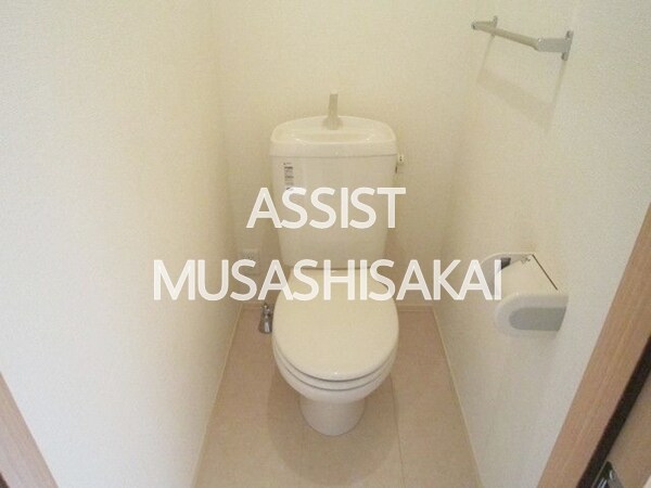 物件内観写真7　(写真：設備同仕様の別号室です)