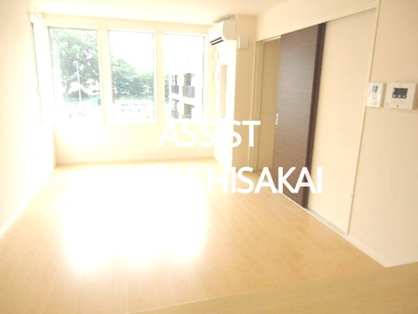 物件内観写真8　(写真：設備同仕様の別号室です)