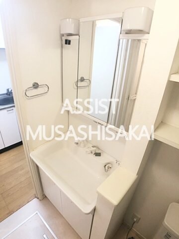 物件内観写真8　(写真：設備同仕様の別号室です)