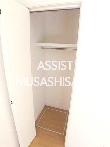 物件内観写真11　(写真：設備同仕様の別号室です)