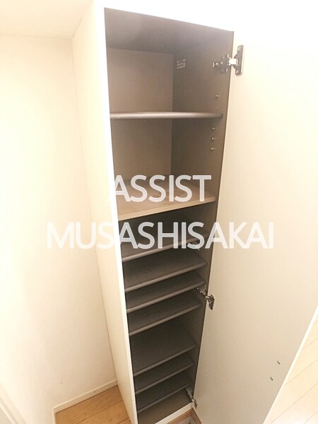 物件内観写真16　(写真：設備同仕様の別号室です)