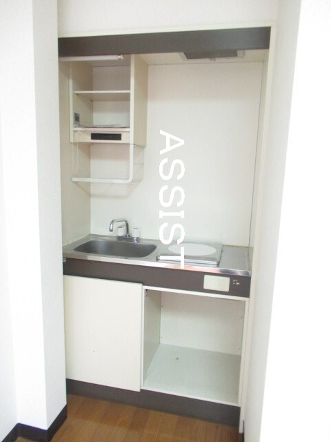 物件内観写真5　(写真：設備同仕様の別号室です)