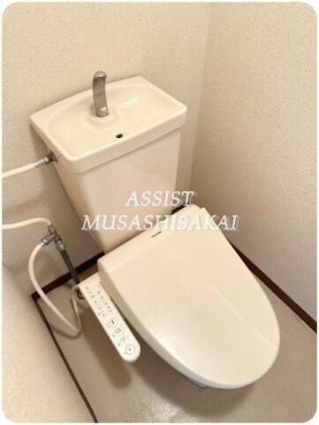 物件内観写真11　(写真：設備同仕様の別号室です)