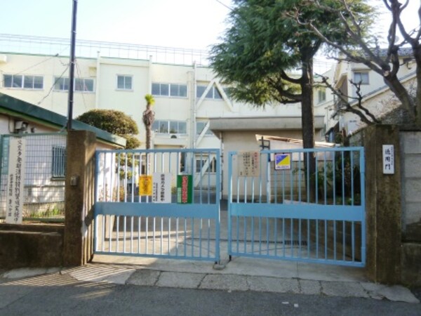 周辺環境(世田谷区立下北沢小学校 698m)