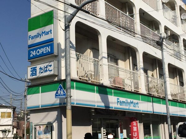 周辺環境(ファミリーマート緑が丘一丁目店 796m)