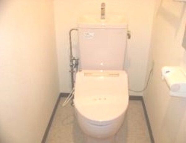 トイレ(室内写真：設備同仕様の参考写真です)