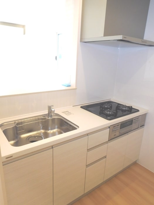 キッチン(写真：設備同仕様の別号室です)
