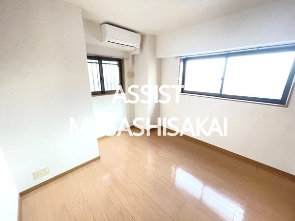 物件内観写真11　(写真：設備同仕様の別号室です)