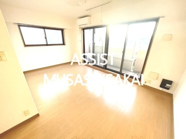 物件内観写真13　(写真：設備同仕様の別号室です)