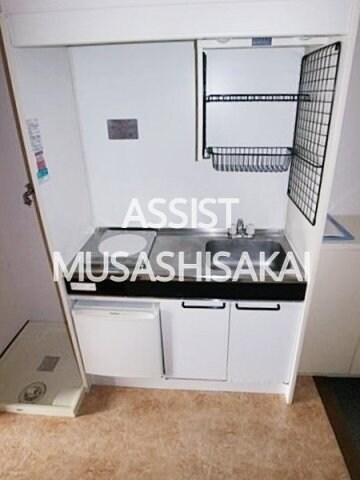 物件内観写真4　(写真：設備同仕様の別号室です)