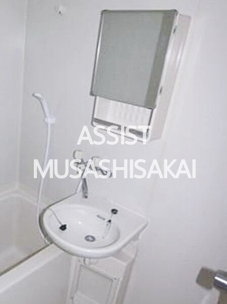 物件内観写真15　(写真：設備同仕様の別号室です)