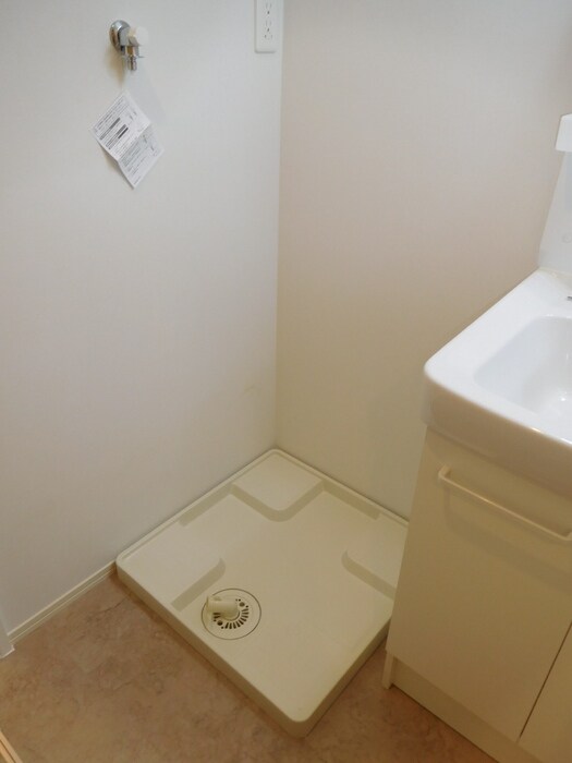 物件内観写真23　(写真：設備同仕様の別号室です)