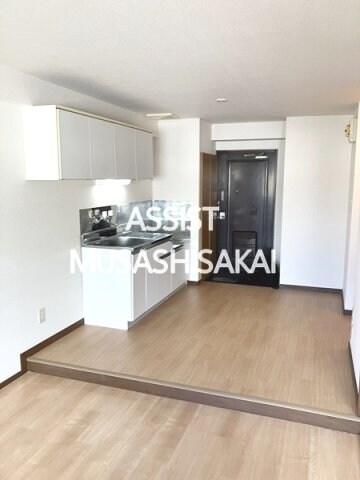 物件内観写真5　(写真：設備同仕様の別号室です)