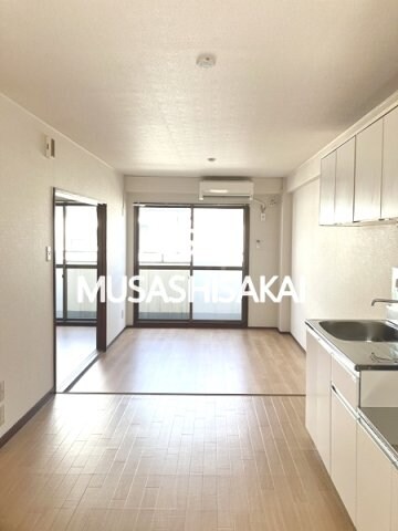 物件内観写真19　(写真：設備同仕様の別号室です)