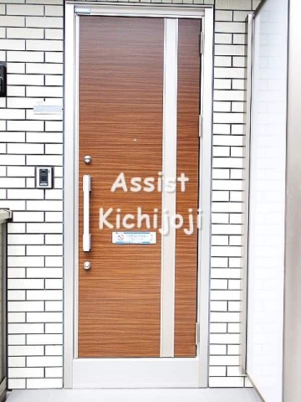 玄関(写真：設備同仕様の別物件です)