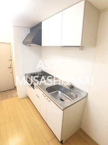 物件内観写真6　(写真：設備同仕様の別号室です)