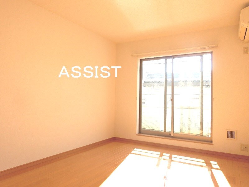 物件内観写真5　(写真：設備同仕様の別号室です)