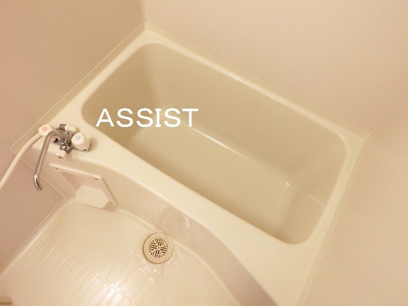 物件内観写真7　(写真：設備同仕様の別号室です)