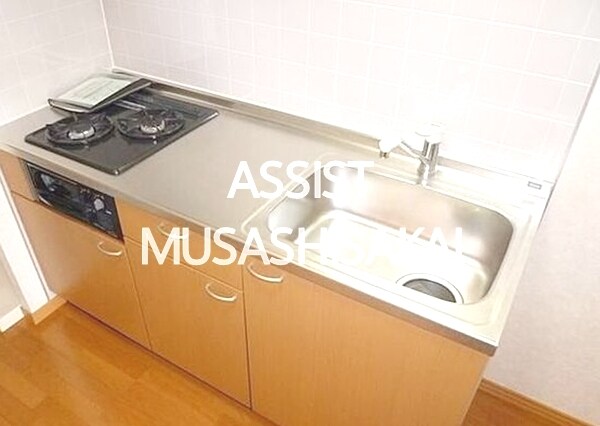 物件内観写真4　(写真：設備同仕様の別号室です)