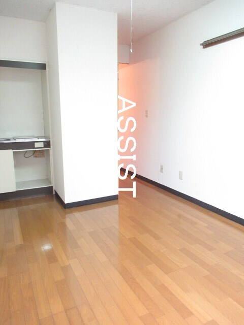 物件内観写真13　(写真：設備同仕様の別号室です)