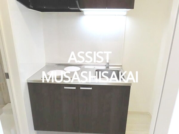 物件内観写真5　(写真：設備同仕様の別号室です)