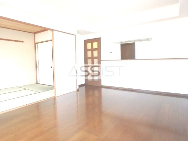 物件内観写真6　(写真：設備同仕様の別号室です)