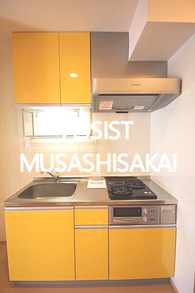 物件内観写真4　(写真：設備同仕様の別号室です)