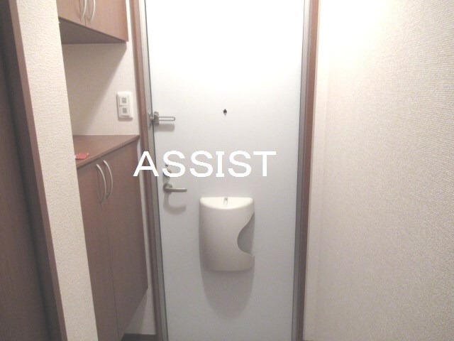 物件内観写真14　(写真：設備同仕様の別号室です)