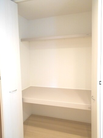 物件内観写真24　(写真：設備同仕様の別号室です)